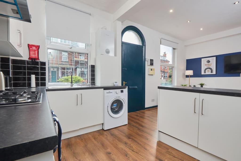 Large House Close To Leeds - Ideal For Groups Extérieur photo