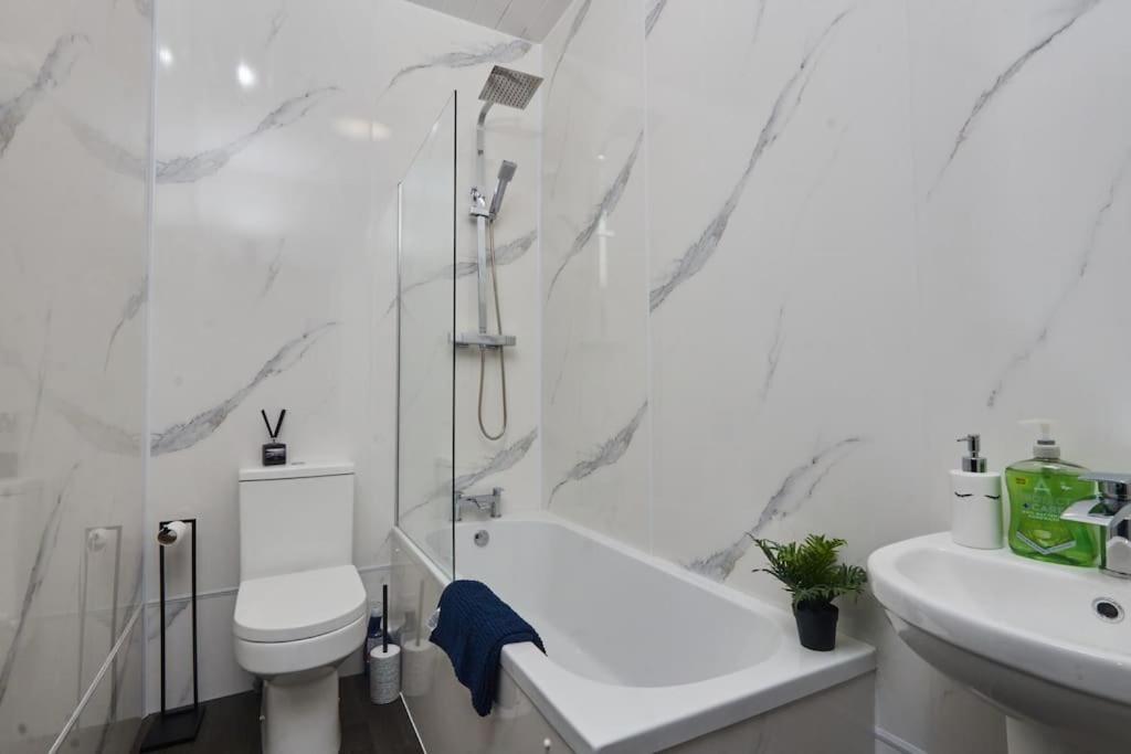 Large House Close To Leeds - Ideal For Groups Extérieur photo