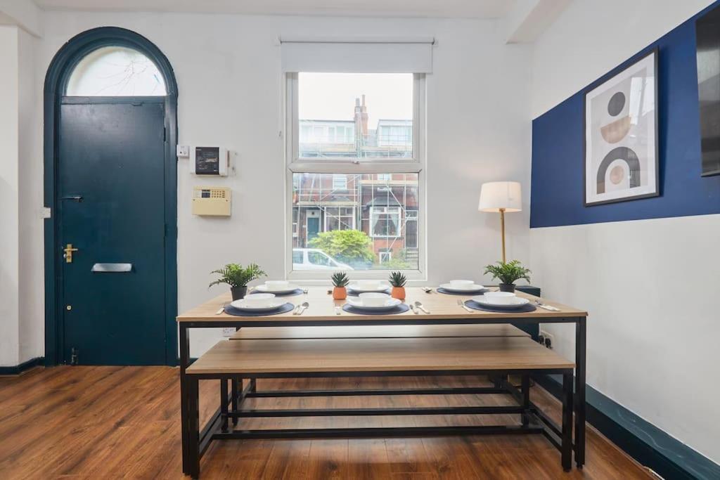 Large House Close To Leeds - Ideal For Groups Extérieur photo